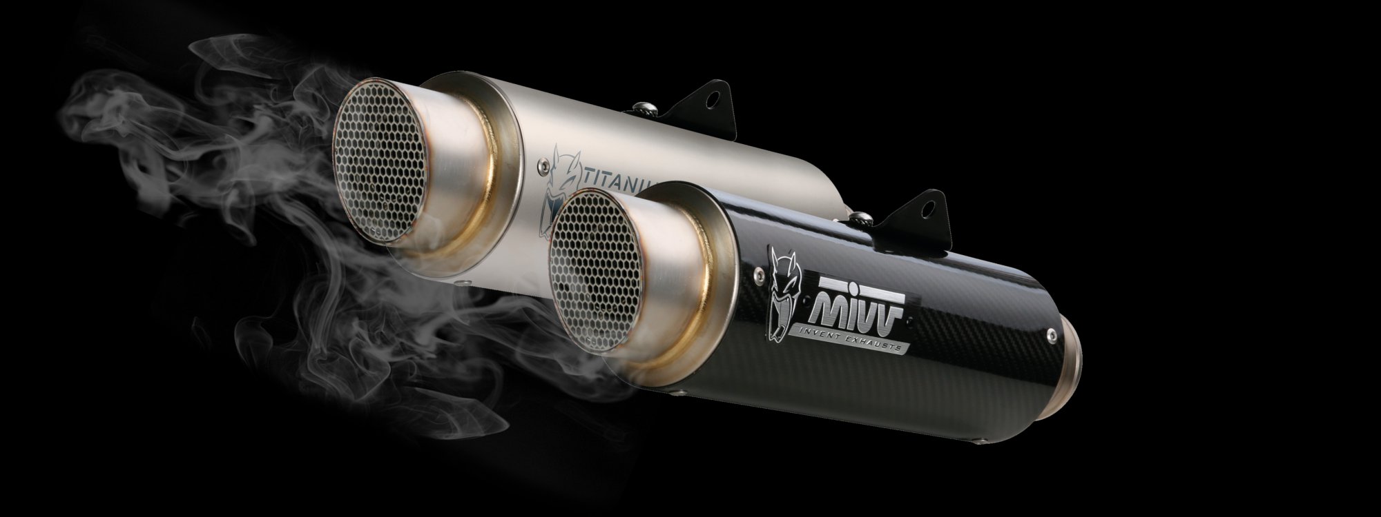 MIVV GP PRO Schalldämpfer in Titan und Carbon vor Rauch